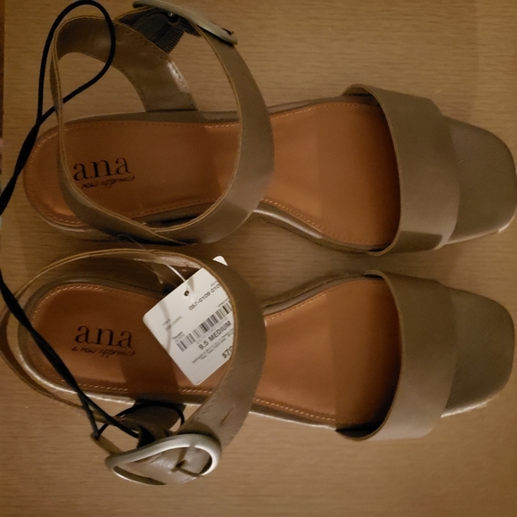 BNWT ANA EVIE wedge sandals (9.5) - Picture 6 of 8